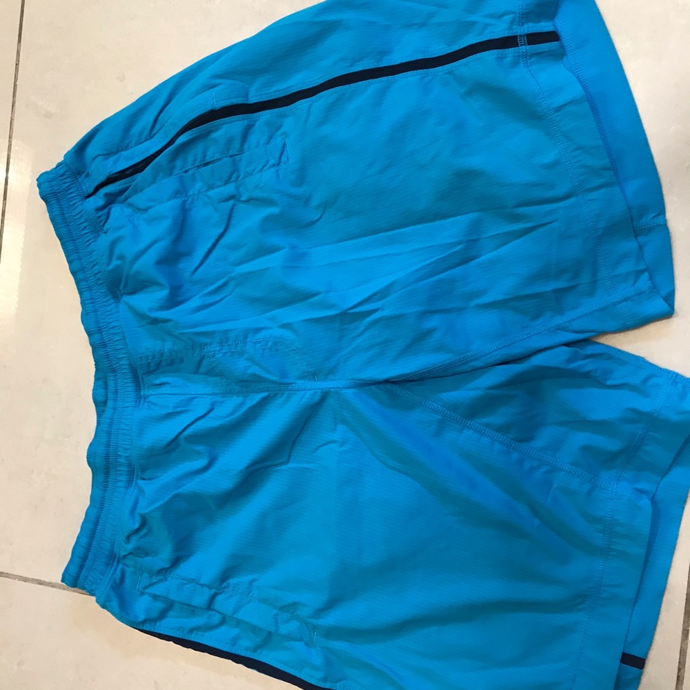 Men’s Large Lulu Athletic Shorts